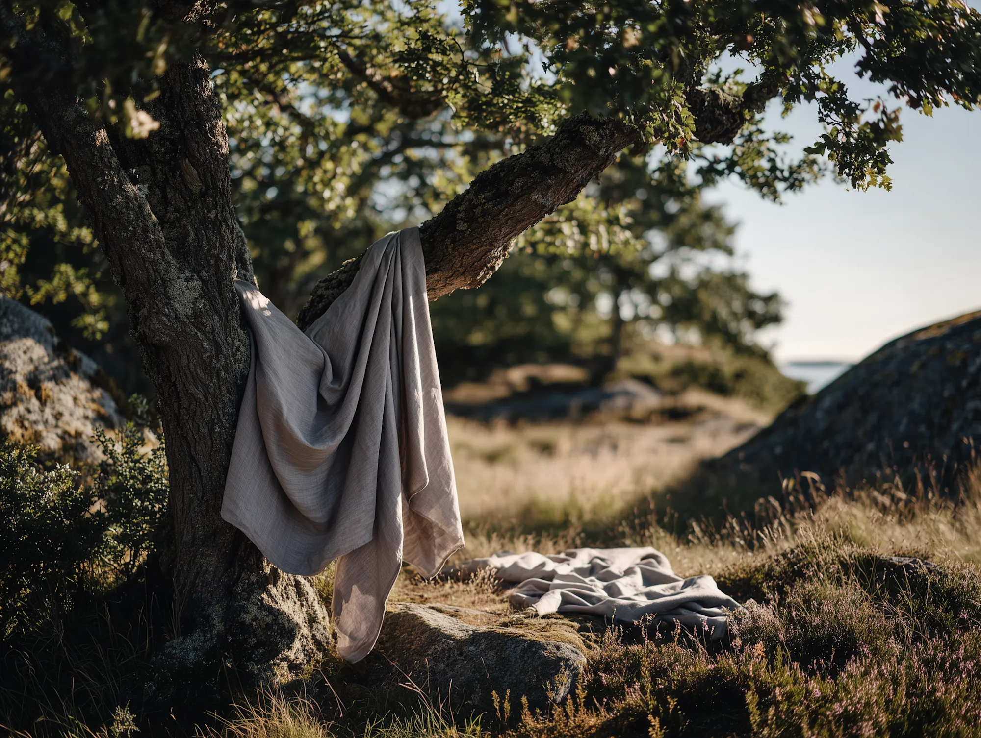 draperet tekstil på egetræ